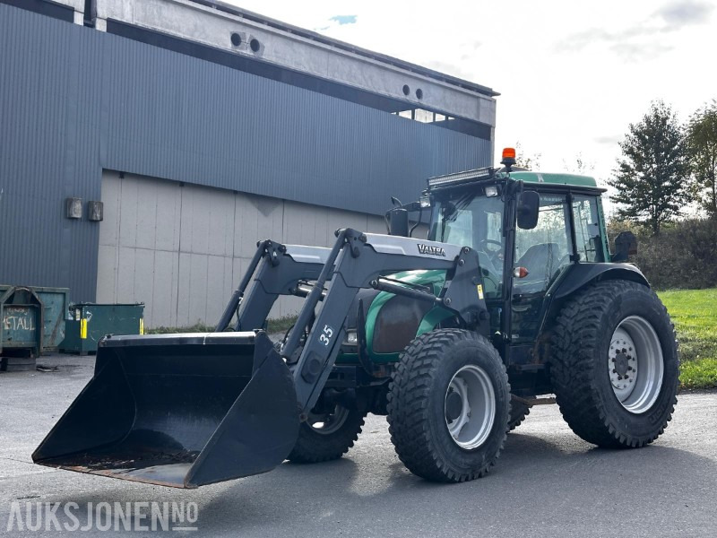 2012 Valtra 8670 med Ålö Valtra 35 Euro/SMS 3rd ESD frontlaster - Farm tractor: picture 1 2012 Valtra 8670 med Ålö Valtra 35 Euro/SMS 3rd ESD frontlaster - Farm tractor: picture 1