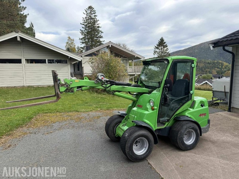 2013 Avant 630 kompaktlaster med snøfres, feiekost, gressklipper, pallegaffel, grusskuffe - mva fritt - Skid steer loader: picture 1 2013 Avant 630 kompaktlaster med snøfres, feiekost, gressklipper, pallegaffel, grusskuffe - mva fritt - Skid steer loader: picture 1
