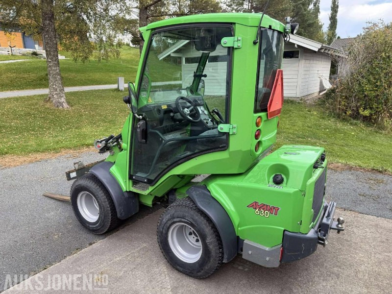 2013 Avant 630 kompaktlaster med snøfres, feiekost, gressklipper, pallegaffel, grusskuffe - mva fritt - Skid steer loader: picture 3 2013 Avant 630 kompaktlaster med snøfres, feiekost, gressklipper, pallegaffel, grusskuffe - mva fritt - Skid steer loader: picture 3