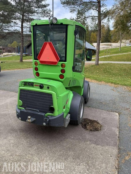2013 Avant 630 kompaktlaster med snøfres, feiekost, gressklipper, pallegaffel, grusskuffe - mva fritt - Skid steer loader: picture 4 2013 Avant 630 kompaktlaster med snøfres, feiekost, gressklipper, pallegaffel, grusskuffe - mva fritt - Skid steer loader: picture 4