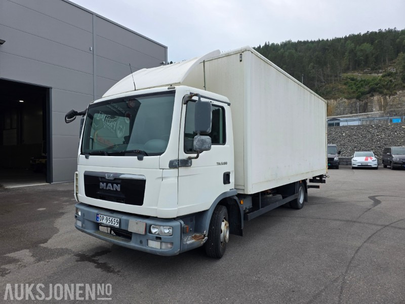 2013 MAN TGL 8.180 - 3 seter - EURO5T - Cruisekontroll - Totalvekt 7490 kg - Box truck: picture 1 2013 MAN TGL 8.180 - 3 seter - EURO5T - Cruisekontroll - Totalvekt 7490 kg - Box truck: picture 1