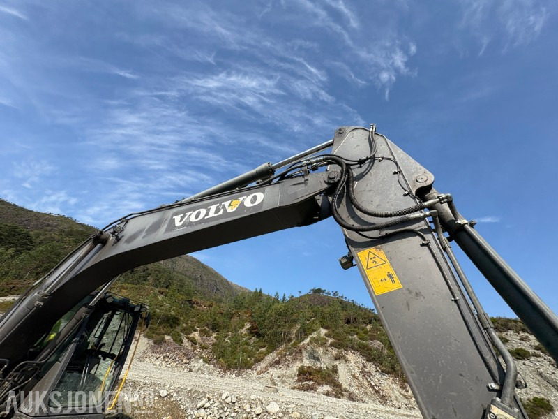 Excavator 2014 Volvo EC 220DL - 10 656 timer - sertifisert: picture 7