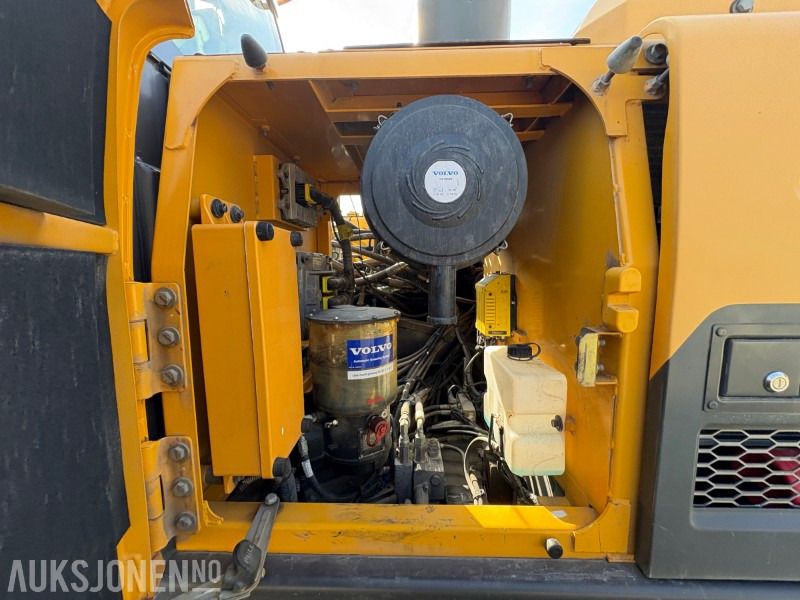Excavator 2014 Volvo EC 220DL - 10 656 timer - sertifisert: picture 36