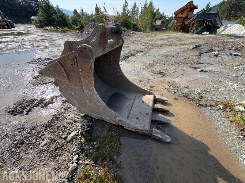 Excavator 2014 Volvo EC 220DL - 10 656 timer - sertifisert: picture 16