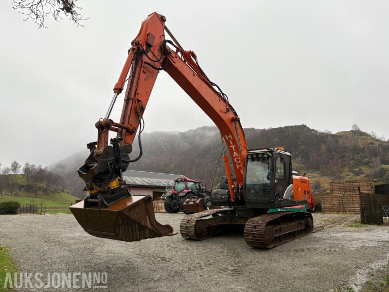 2016 Hitachi ZX210LC-5B med Engcon tiltrotator, planeringsskuffe og Gjerstad graveskuff - Excavator: picture 1 2016 Hitachi ZX210LC-5B med Engcon tiltrotator, planeringsskuffe og Gjerstad graveskuff - Excavator: picture 1
