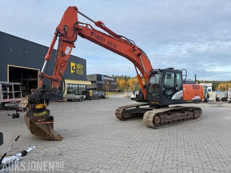 Excavator 2016 Hitachi Zaxiz 210LC BELTEGRAVER ENGCON TILTROTATOR SERVICEHISTORIKK.: picture 1