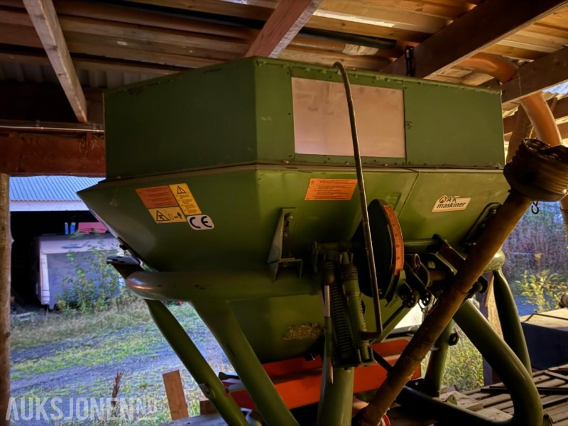 1900 Gjødselspreder m/aksling - Agricultural machinery: picture 3 1900 Gjødselspreder m/aksling - Agricultural machinery: picture 3