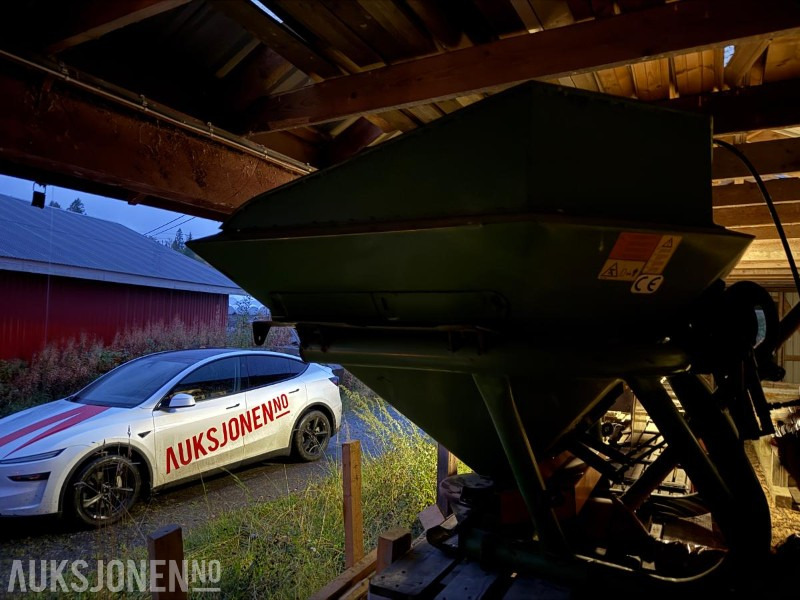 1900 Gjødselspreder m/aksling - Agricultural machinery: picture 4 1900 Gjødselspreder m/aksling - Agricultural machinery: picture 4