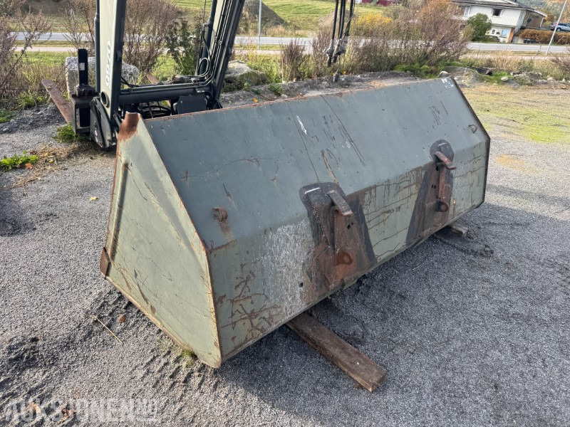 1996 Ålø 240 M 10 Skuffe for traktor - Agricultural machinery: picture 2 1996 Ålø 240 M 10 Skuffe for traktor - Agricultural machinery: picture 2