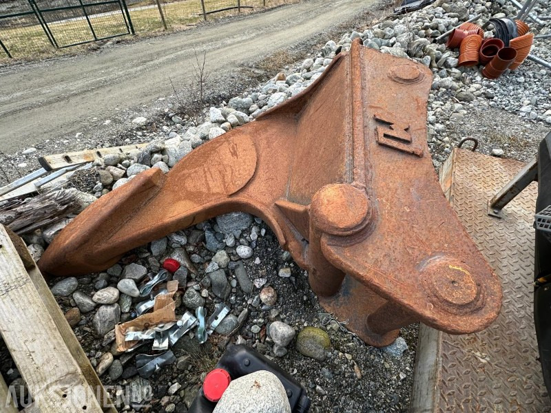2016 Mekanisk Industri Rippertann, S90 feste - M-60 tann - Attachment for Construction machinery: picture 1 2016 Mekanisk Industri Rippertann, S90 feste - M-60 tann - Attachment for Construction machinery: picture 1