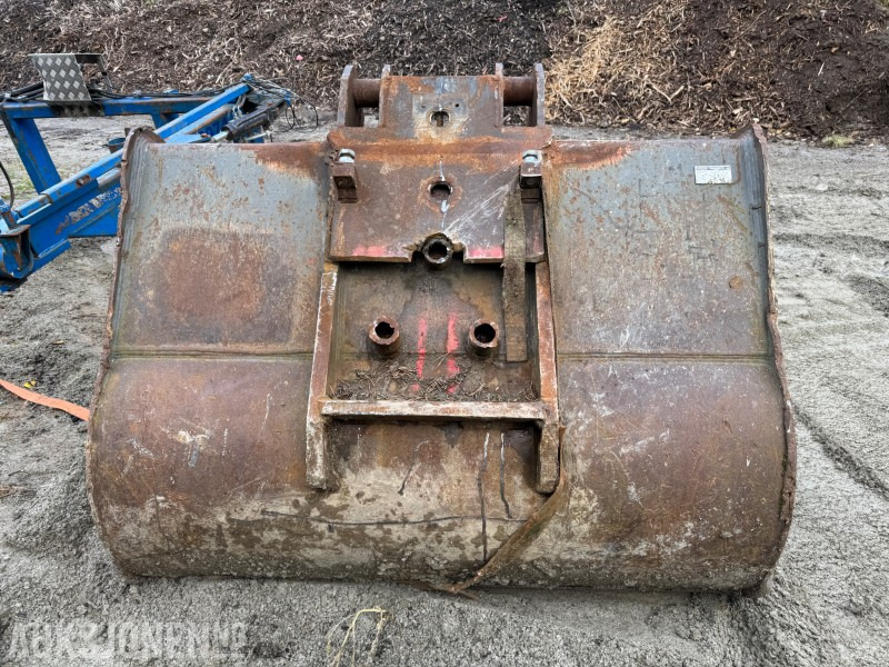 2016 Volvo EC360 Rock graveskuffe med tenner - Attachment for Construction machinery: picture 4 2016 Volvo EC360 Rock graveskuffe med tenner - Attachment for Construction machinery: picture 4