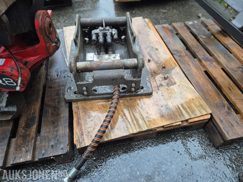 2022 OilQuick OQ60-4R, hurtigfeste-adapter - Attachment for Construction machinery: picture 3 2022 OilQuick OQ60-4R, hurtigfeste-adapter - Attachment for Construction machinery: picture 3