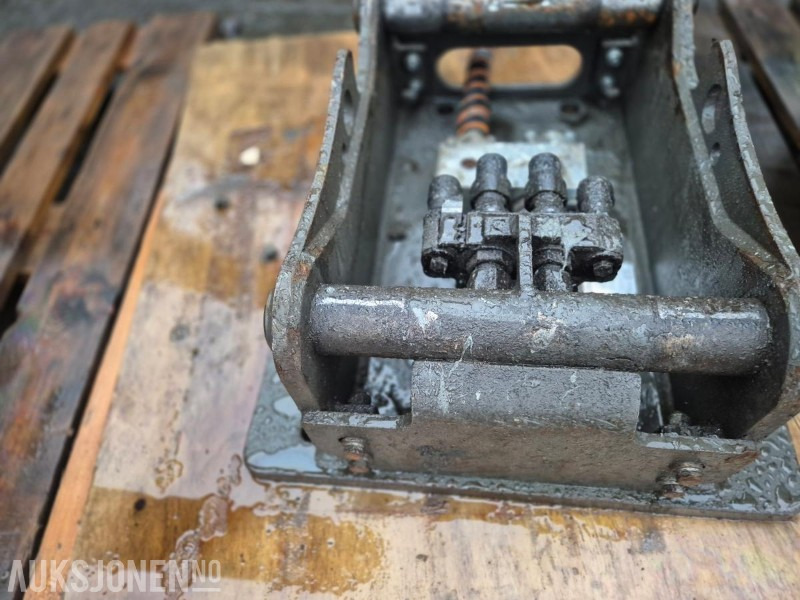 2022 OilQuick OQ60-4R, hurtigfeste-adapter - Attachment for Construction machinery: picture 5 2022 OilQuick OQ60-4R, hurtigfeste-adapter - Attachment for Construction machinery: picture 5