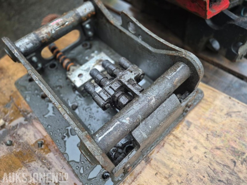 2022 OilQuick OQ60-4R, hurtigfeste-adapter - Attachment for Construction machinery: picture 4 2022 OilQuick OQ60-4R, hurtigfeste-adapter - Attachment for Construction machinery: picture 4