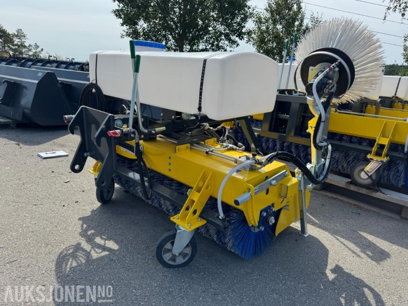 2024 Andre Tuchel-Sweep PLUS 590 kostemaskin, smussoppsamler, vanntank, sidebørste, Kramer-feste - Attachment for Construction machinery: picture 3 2024 Andre Tuchel-Sweep PLUS 590 kostemaskin, smussoppsamler, vanntank, sidebørste, Kramer-feste - Attachment for Construction machinery: picture 3