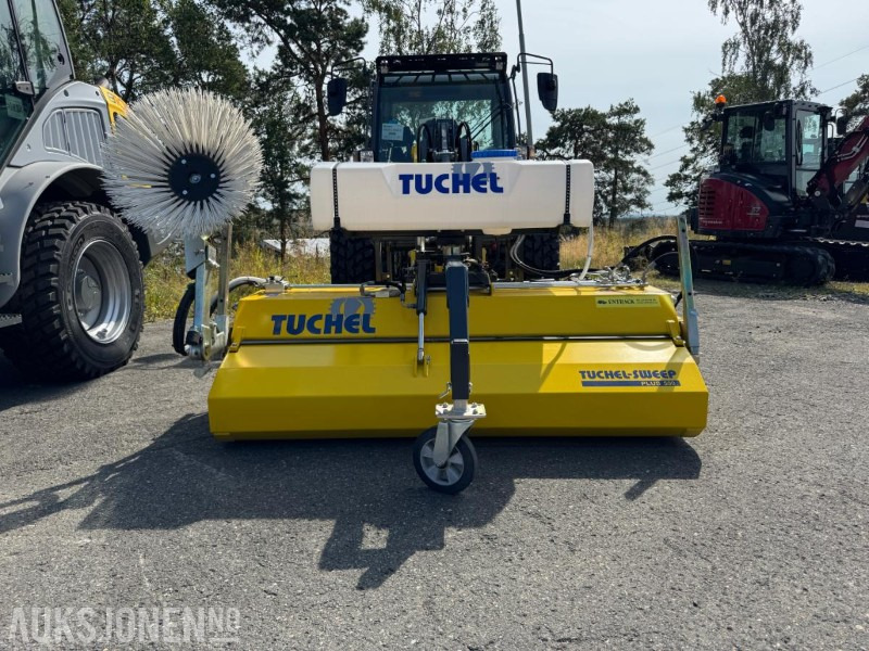 2024 Andre Tuchel-Sweep PLUS 590 – ny kostemaskin med vanntank, sidebørste og Kramer-feste - Attachment for Construction machinery: picture 1 2024 Andre Tuchel-Sweep PLUS 590 – ny kostemaskin med vanntank, sidebørste og Kramer-feste - Attachment for Construction machinery: picture 1