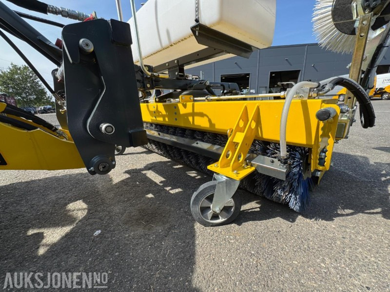 2024 Andre Tuchel-Sweep PLUS 590 – ny kostemaskin med vanntank, sidebørste og Kramer-feste - Attachment for Construction machinery: picture 4 2024 Andre Tuchel-Sweep PLUS 590 – ny kostemaskin med vanntank, sidebørste og Kramer-feste - Attachment for Construction machinery: picture 4