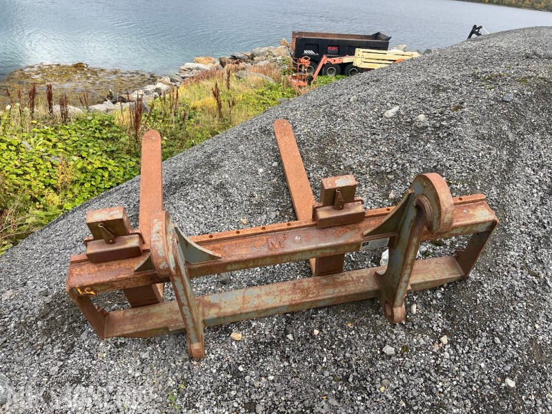 Ufo 8060 Pallegaffler store BM feste - Attachment for Construction machinery: picture 1 Ufo 8060 Pallegaffler store BM feste - Attachment for Construction machinery: picture 1
