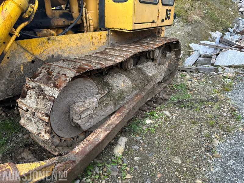 Construction equipment Cat D5 Bulldoser // doser: picture 8