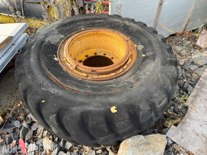 Dekk og felg til hjullaster - Construction equipment: picture 1 Dekk og felg til hjullaster - Construction equipment: picture 1