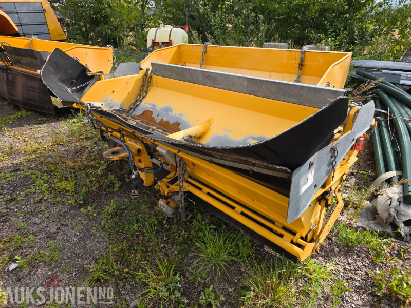 Falköping Falköping LB 1000 BLU Etterhengende Strøapparat - Construction equipment: picture 1 Falköping Falköping LB 1000 BLU Etterhengende Strøapparat - Construction equipment: picture 1