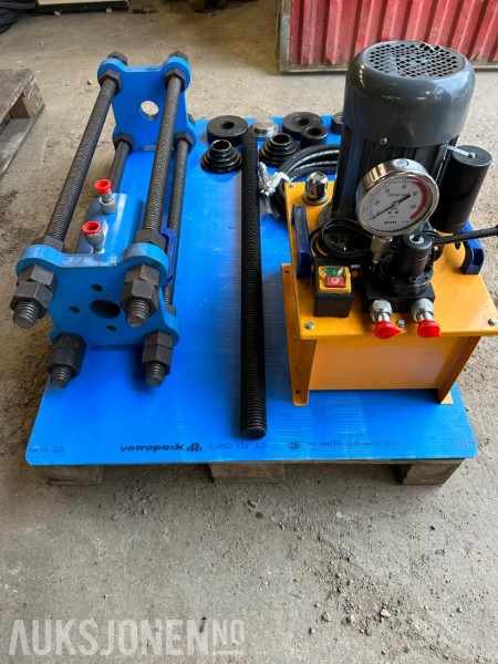 70 TONN HYDRAULISK PRESSE TIL BELTEBOLTER OG FORINGER 220V - Industrial equipment: picture 2 70 TONN HYDRAULISK PRESSE TIL BELTEBOLTER OG FORINGER 220V - Industrial equipment: picture 2