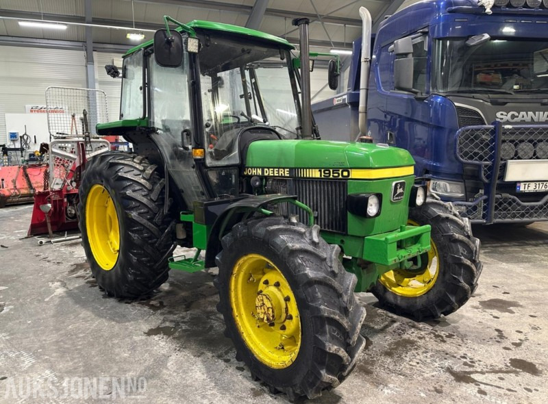 John Deere 1950 – 1988-modell – 46 hk – Starter og går – 4x4 – Med styringsdeler og kjettinger - Farm tractor: picture 3 John Deere 1950 – 1988-modell – 46 hk – Starter og går – 4x4 – Med styringsdeler og kjettinger - Farm tractor: picture 3