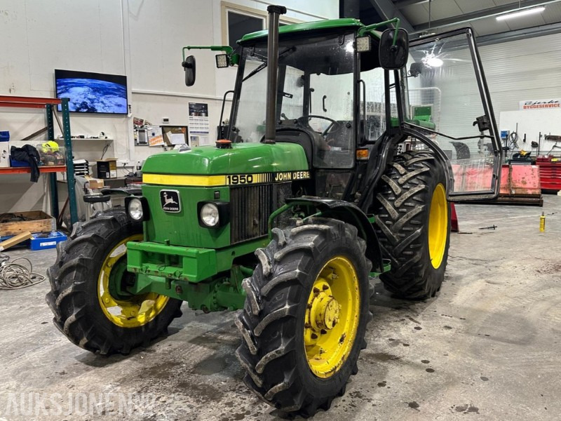 John Deere 1950 – 1988-modell – 46 hk – Starter og går – 4x4 – Med styringsdeler og kjettinger - Farm tractor: picture 1 John Deere 1950 – 1988-modell – 46 hk – Starter og går – 4x4 – Med styringsdeler og kjettinger - Farm tractor: picture 1