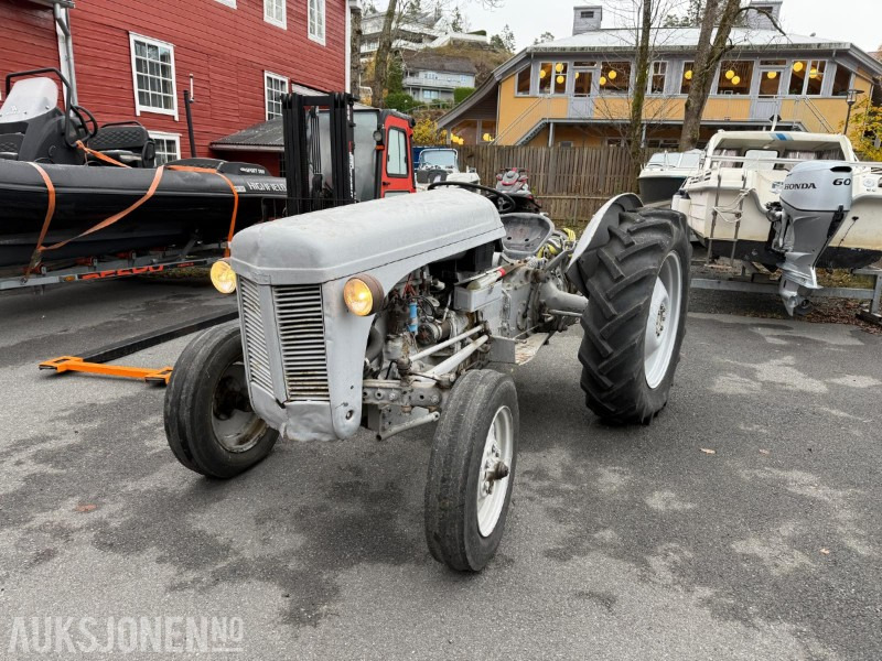 Massey Ferguson Gråtass - Farm tractor: picture 1 Massey Ferguson Gråtass - Farm tractor: picture 1