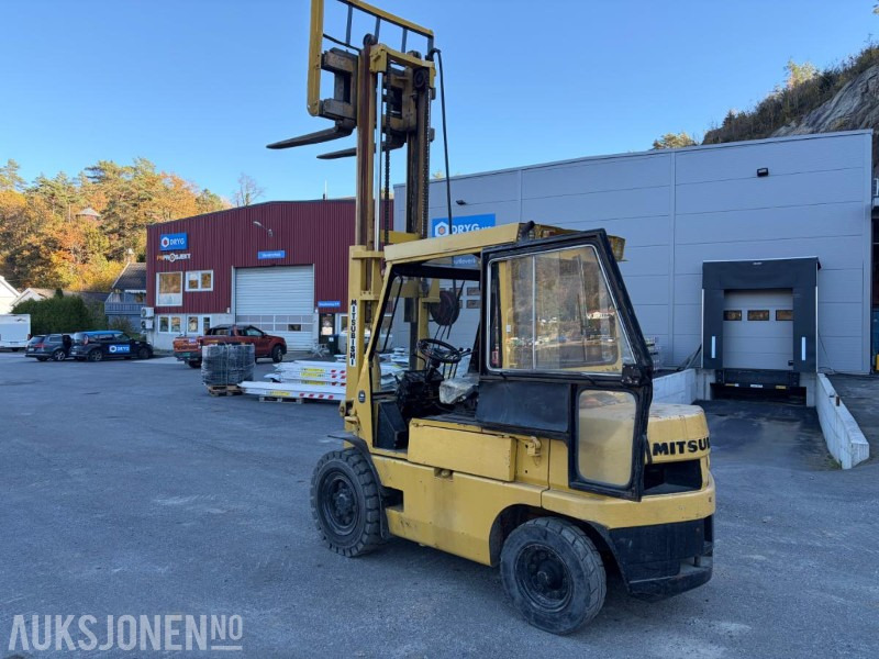 1981 Mitsubishi FD35 Truck - Material handling equipment: picture 4 1981 Mitsubishi FD35 Truck - Material handling equipment: picture 4