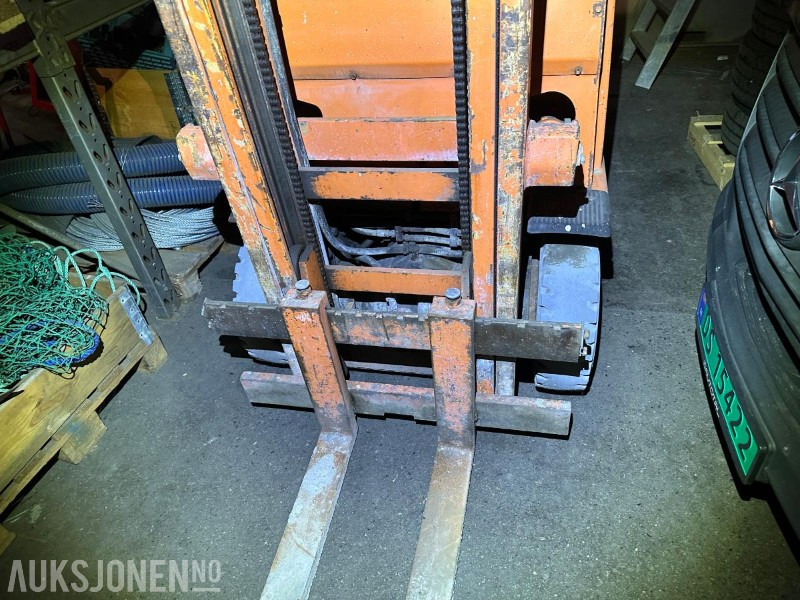 1987 Toyota 4RB10 Truck // gaffeltruck - rep-objekt - Material handling equipment: picture 5 1987 Toyota 4RB10 Truck // gaffeltruck - rep-objekt - Material handling equipment: picture 5
