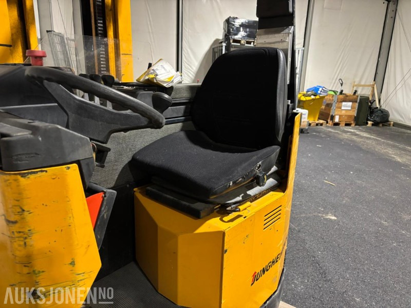 1990 Jungheinrich ETV A 13,5 Skyvemasttruck - Material handling equipment: picture 5 1990 Jungheinrich ETV A 13,5 Skyvemasttruck - Material handling equipment: picture 5