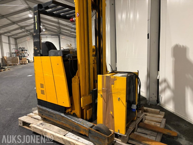 1990 Jungheinrich ETV A 13,5 Skyvemasttruck - Material handling equipment: picture 2 1990 Jungheinrich ETV A 13,5 Skyvemasttruck - Material handling equipment: picture 2