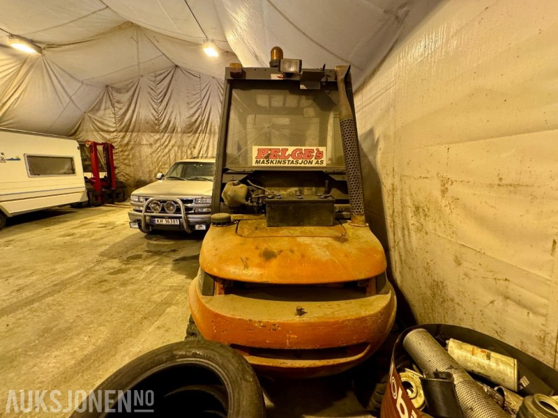 1990 Linde H45D Gaffeltruck - Timer: 15622 - Material handling equipment: picture 5 1990 Linde H45D Gaffeltruck - Timer: 15622 - Material handling equipment: picture 5