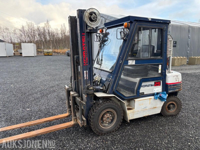 1993 Komatsu FD25T-11E dieseltruck - Material handling equipment: picture 1 1993 Komatsu FD25T-11E dieseltruck - Material handling equipment: picture 1