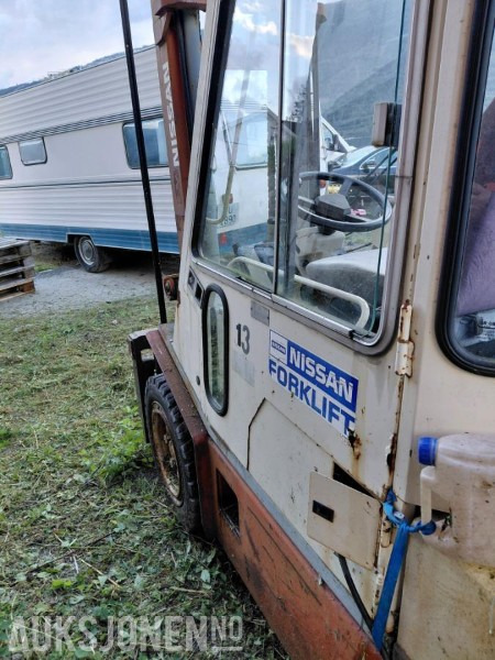 1993 Nissan RGH02A30U gaffeltruck - Material handling equipment: picture 3 1993 Nissan RGH02A30U gaffeltruck - Material handling equipment: picture 3