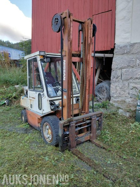 1993 Nissan RGH02A30U gaffeltruck - Material handling equipment: picture 1 1993 Nissan RGH02A30U gaffeltruck - Material handling equipment: picture 1
