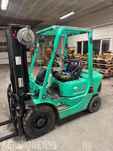 2003 Mitsubishi FD25K - Material handling equipment: picture 1 2003 Mitsubishi FD25K - Material handling equipment: picture 1