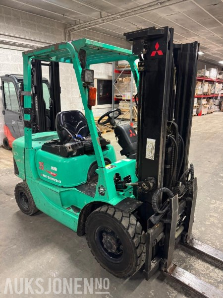 2003 Mitsubishi FD25K - Material handling equipment: picture 2 2003 Mitsubishi FD25K - Material handling equipment: picture 2