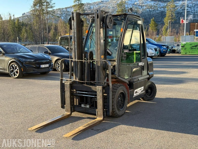 2003 Nissan FGD 02 A 300 - Langgaffler - 4529kg - Material handling equipment: picture 1 2003 Nissan FGD 02 A 300 - Langgaffler - 4529kg - Material handling equipment: picture 1