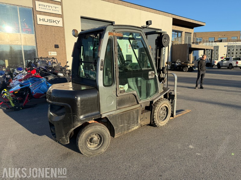 2003 Nissan FGD 02 A 300 - Langgaffler - 4529kg - Material handling equipment: picture 5 2003 Nissan FGD 02 A 300 - Langgaffler - 4529kg - Material handling equipment: picture 5