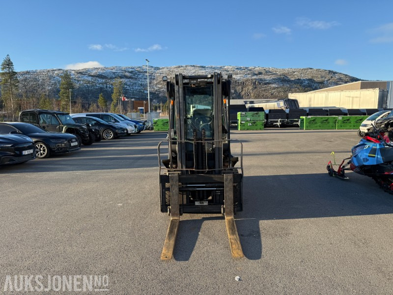 2003 Nissan FGD 02 A 300 - Langgaffler - 4529kg - Material handling equipment: picture 2 2003 Nissan FGD 02 A 300 - Langgaffler - 4529kg - Material handling equipment: picture 2