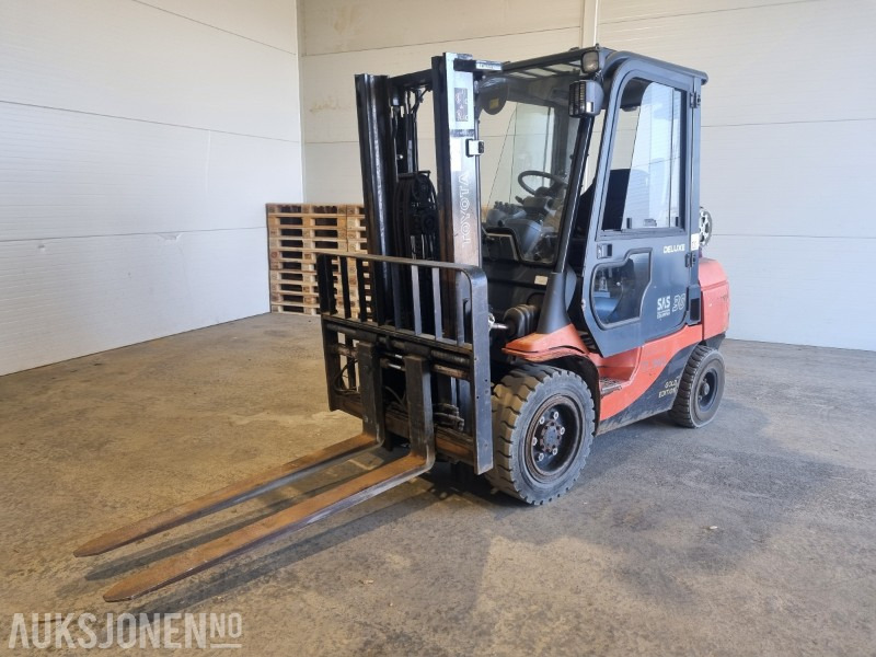 2007 Toyota 02-7FGF30 gasstruck 3T 5170 timer - Material handling equipment: picture 1 2007 Toyota 02-7FGF30 gasstruck 3T 5170 timer - Material handling equipment: picture 1