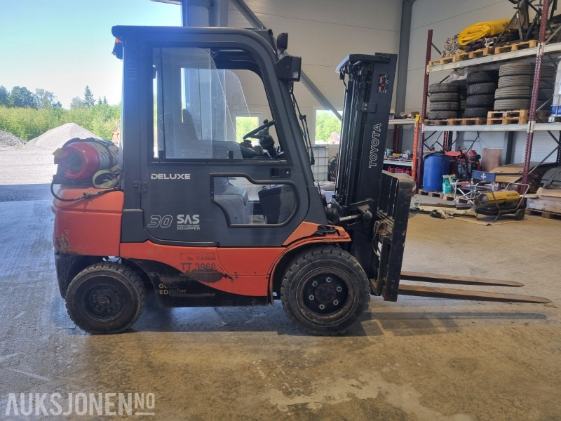 2007 Toyota 02-7FGF30 gasstruck 3T 5170 timer - Material handling equipment: picture 4 2007 Toyota 02-7FGF30 gasstruck 3T 5170 timer - Material handling equipment: picture 4