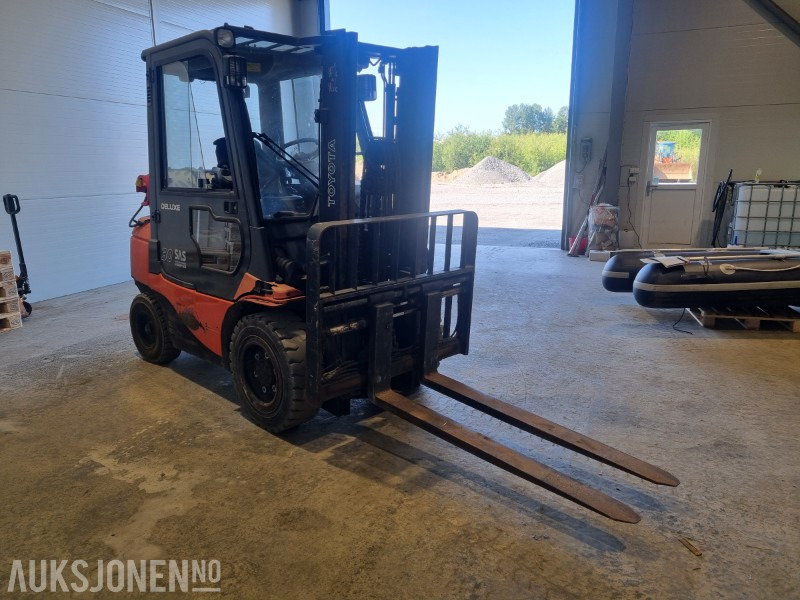 2007 Toyota 02-7FGF30 gasstruck 3T 5170 timer - Material handling equipment: picture 2 2007 Toyota 02-7FGF30 gasstruck 3T 5170 timer - Material handling equipment: picture 2