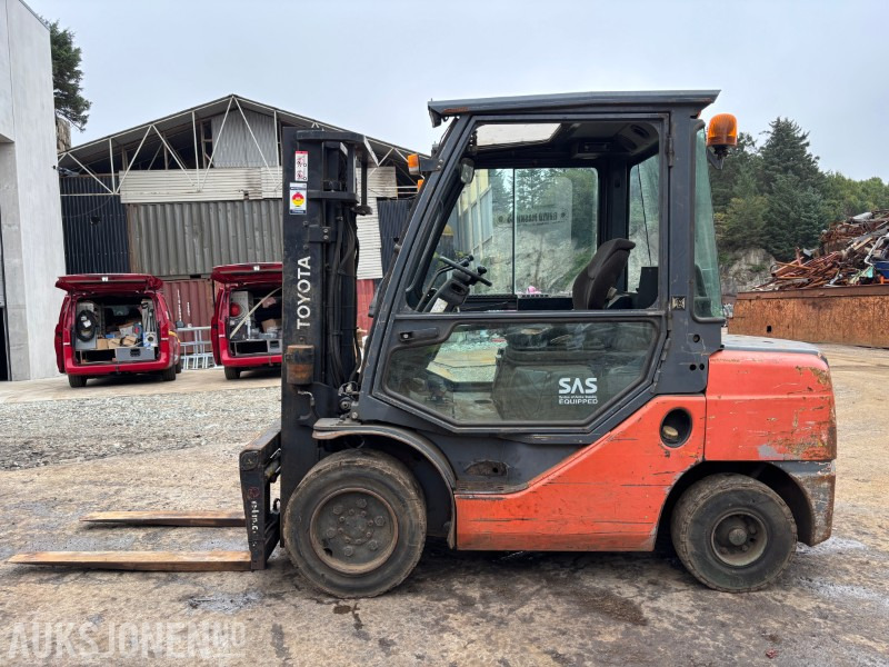 2011 Toyota Gaffeltruck 52-8FDF35 3500kg - Material handling equipment: picture 2 2011 Toyota Gaffeltruck 52-8FDF35 3500kg - Material handling equipment: picture 2