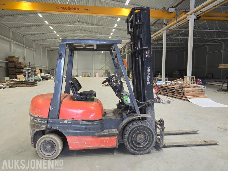 Toyota 02-6fdf25 gaffeltruck - Material handling equipment: picture 5 Toyota 02-6fdf25 gaffeltruck - Material handling equipment: picture 5