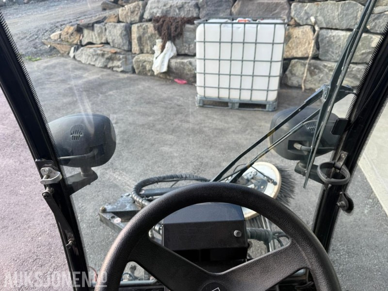 Municipal/ Special vehicle 2013 Kärcher Feiemaskin/multimaskin lite brukt: picture 9