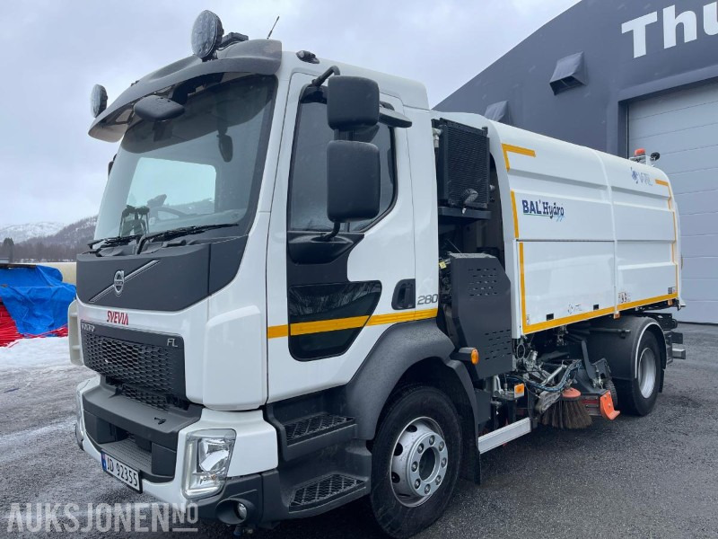 2023 Volvo FL 280 hk * BAL`Hydro Feiebil/Sweeper * Klar for sesongen * 2500 Km * Leveres med ny Eu kontroll * - Municipal/ Special vehicle: picture 1 2023 Volvo FL 280 hk * BAL`Hydro Feiebil/Sweeper * Klar for sesongen * 2500 Km * Leveres med ny Eu kontroll * - Municipal/ Special vehicle: picture 1