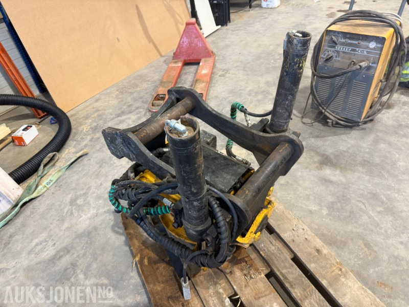 Engcon Rototilt S60 - Municipal/ Special vehicle: picture 3 Engcon Rototilt S60 - Municipal/ Special vehicle: picture 3